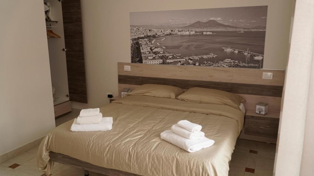 Donna Vicenza Bed & Breakfast Napoli Bagian luar foto