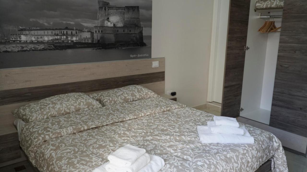 Donna Vicenza Bed & Breakfast Napoli Bagian luar foto
