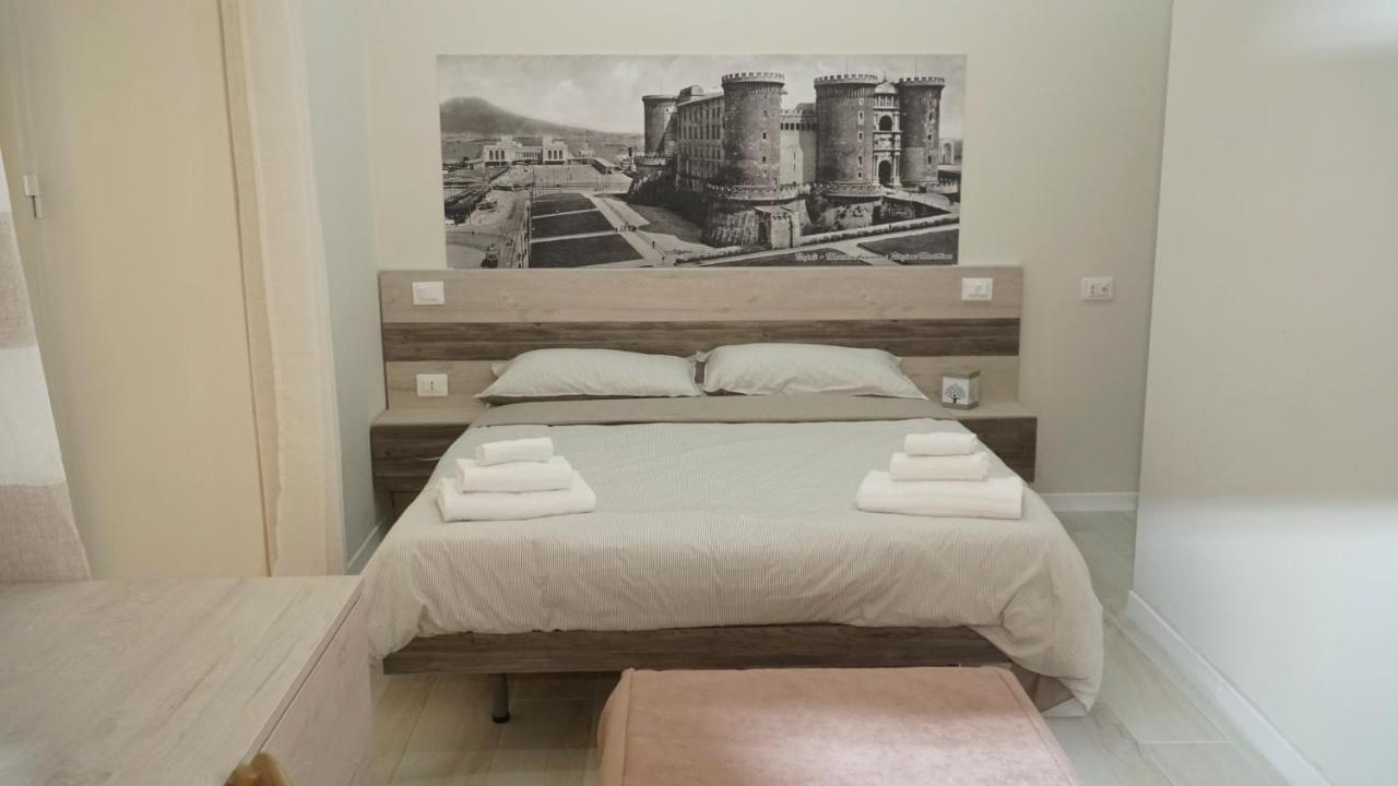 Donna Vicenza Bed & Breakfast Napoli Bagian luar foto